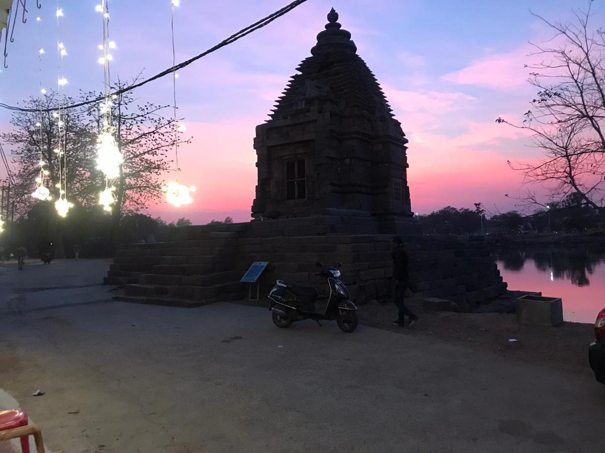 Friends In Khajuraho Lejlighed Eksteriør billede